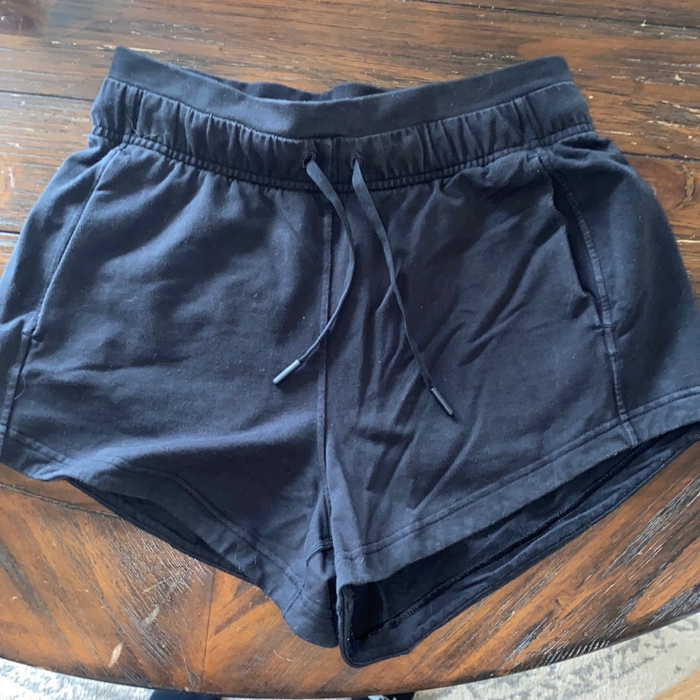 Lululemon inner glow shorts